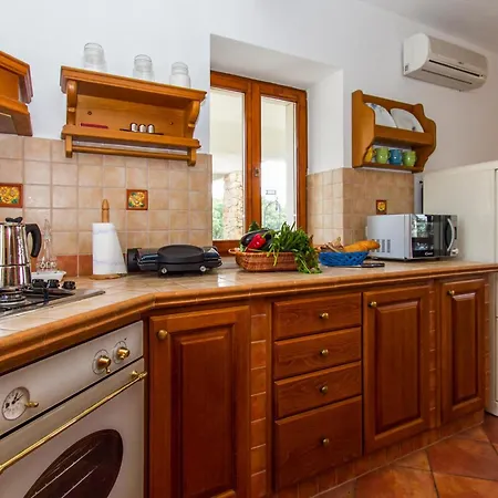 Semesterbostad Awesome In Labin (Istria)